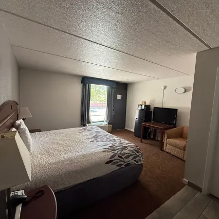 8 Inn by Capital O Americus US 19