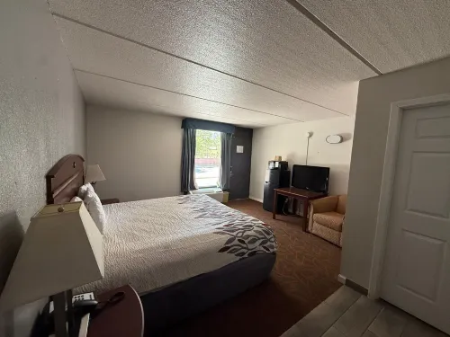 8 Inn by Capital O Americus US 19