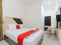 RedDoorz at Jatiwaringin Near Exit Toll Pondok Gede Hotels in Pondok Gede