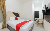 RedDoorz at Jatiwaringin Near Exit Toll Pondok Gede