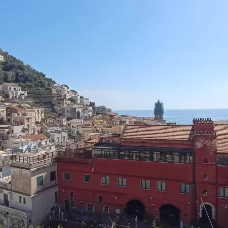 Penthouse in the historical center with sea view 5 minutes away from main square