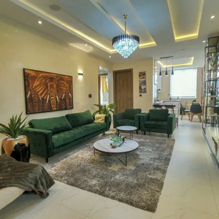 Four Crowns Serviced Apartment