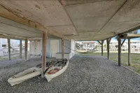 Steps to the Beach. Canal Front with New Dock. Clean, Cozy Getaway.