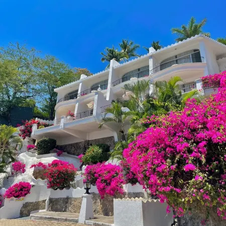 Incredible Ocean Front Condo with Amazing Views at Condomios Playasol Las Hadas