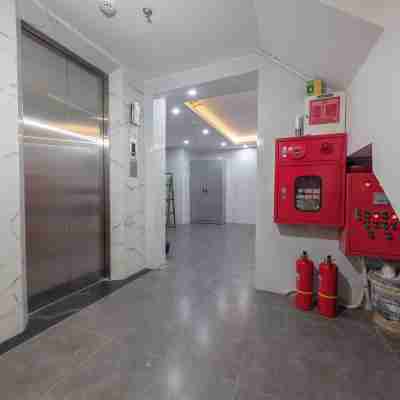 Ly Apartment - Yen Phu str Others