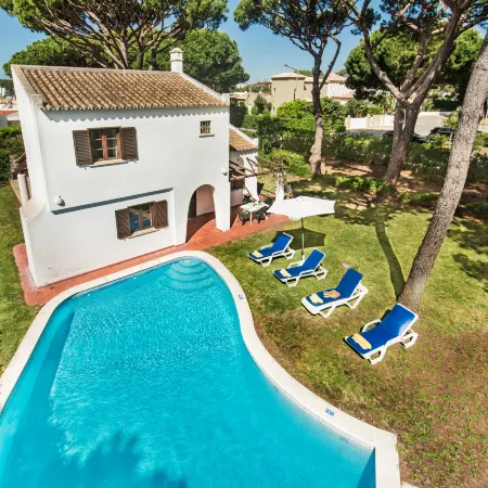 Perfect Retreat Overlooking Pinhal Golf Course, Private Pool, Off-Street Parking