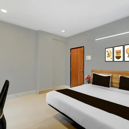 Deluxehotel Chakripuram