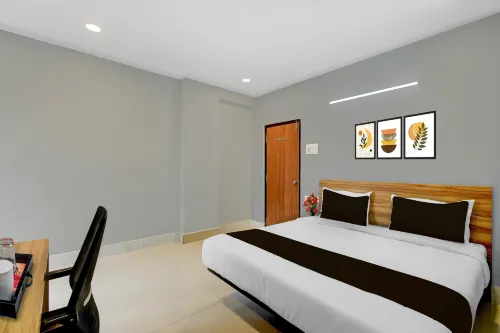 Deluxehotel Chakripuram - 2-Star