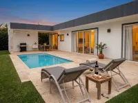 Cozy 2BR Villa in Ocean Village - 4성급