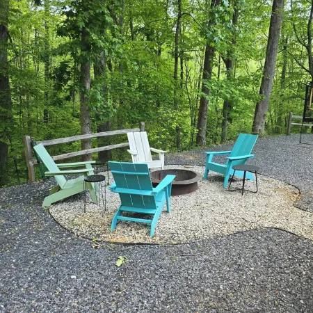 Downtown Helen House on 4 acres adjoining Unicoi State Park. Hikers Paradise!!!