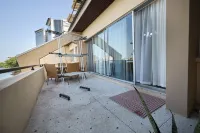 THE CARRINGTON SUITES