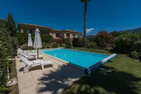 Spacious Villa with Pool - Виллы