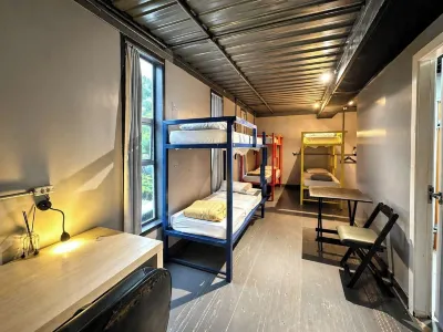 Tetris Container Hostel โรงแรมใน