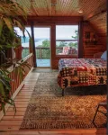 Charming Lakehouse overlooking Greers Ferry Lake