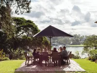 Cockatoo Island Accommodation Отели рядом с достопримечательностью «Пристань для яхт «Камеронс»»