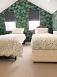 Twin single bedroom perfect for contractors and football fans - 2 Sao