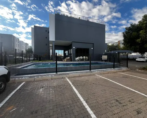 Cozy Luxury Apartment Midrand Smart TV, Fast Wi-Fi Hotels in Midrand