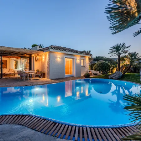 Villa Flor, Exclusive Property with Pool in Stintino