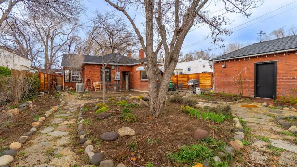 The Luxury Brick Home Mature Yard Chef Kitchen