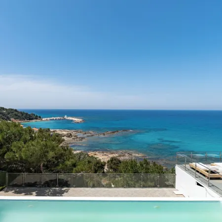 Icarus Luxury Beachfront Villa