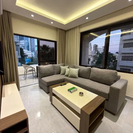 101 JRE apartment with stunning boulevar