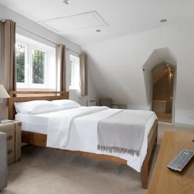 Straight Inn Hotels near Hackbridge Station