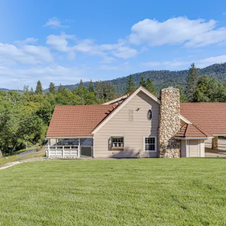 25-acre Hideaway in Oakhurst: Pet Friendly!