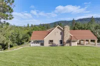 25-acre Hideaway in Oakhurst: Pet Friendly! - 2-Star