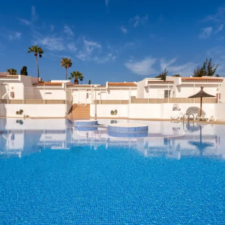 Costa Adeje 3BR Villa, Pool, BBQ, AC, Sleeps 8
