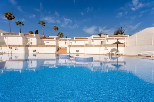 Costa Adeje 3BR Villa, Pool, BBQ, AC, Sleeps 8 - 3 星級