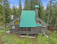 A-frame Home With Deck & Bbq - Vh #223 2 Bedroom Cabin - 3-Sterne
