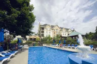 Hotel Chateau Bromont - Pools
