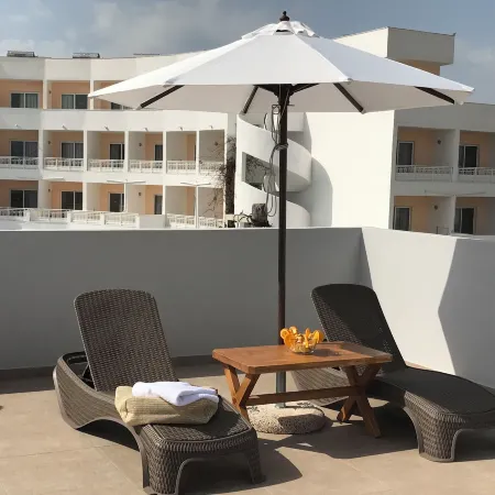 Fotaki's Home - Comfortable Newbuilt 2 Bedroom Home, 20 Meters from the Sea
