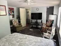 Rosey's Retreat Charming 2-bedroom Country Cottage in LaFollette, Tennessee WiFi - 3-Star