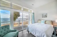 Waterfront Scotland Beach Retreat w/ Private Beach - parking