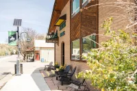 The Alpine Motel - parking