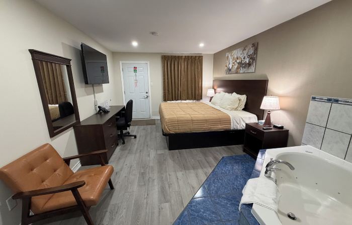 Perth Plaza Inn & Suites