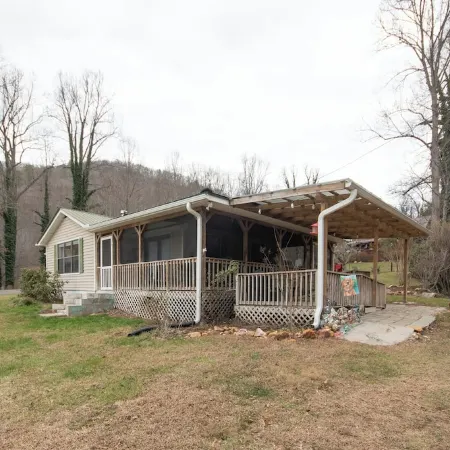Stunning Views w/Firepit, 2/1 Cottage, Creek, Starlink, Ada + Pet Friendly Hotels in Cowee