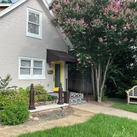 Stay in the Heart of Historic Georgetown!