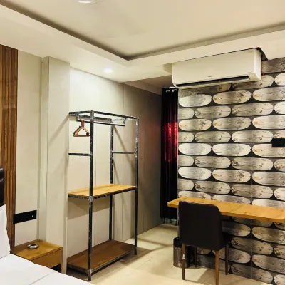 U Life Hotel Các khách sạn gần Đại học NITIE