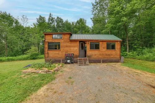 Catskills Tiny Home Cabin: Surrounded by Nature! - Parking
