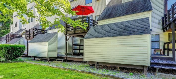 Unique Thornton Townhome Swim, Ski, and Hike! Hotels in Thornton