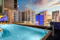 Atwell Suites MIAMI BRICKELL by IHG - Kolam Renang