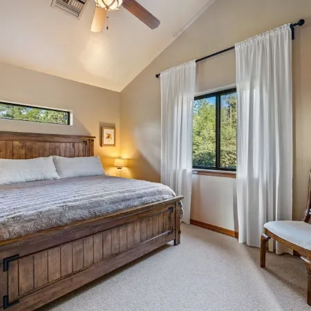 Quiet Luxury-Tall Pines-3 Bedroom-2.5Acres-Sleeps 15-Swim & Fish 5Mins to Creek!