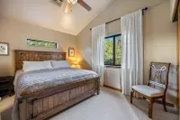 Quiet Luxury-Tall Pines-3 Bedroom-2.5Acres-Sleeps 15-Swim & Fish 5Mins to Creek! - 4 stjerner