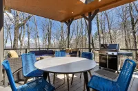 Mtn Views Sleeps 8 Hot Tub Game Room Fireplace - 4-Star