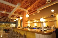 Zapadilly Tree Hotel - bar