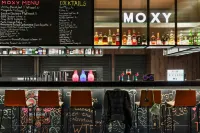 Moxy Kaunas Center - bar
