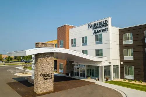 Fairfield Inn & Suites Alexandria - parking