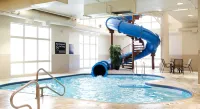 Hampton Inn & Suites by Hilton Lethbridge - Pools